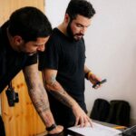 Tiago Bettencourt Instagram - Amigos, hoje sai finalmente para as lojas e plataformas digitais o meu disco de celebração de 20 anos de carreira que reúne uma selecção cuidada e abrangente de canções que achei que pudessem simbolizar, ainda que resumidamente, esta data. O disco leva a recordação de uma noite muito especial no @coliseudosrecreios a 22 de Dezembro de 2022. Obrigado antes de mais ao público maravilhoso que em vésperas de Natal marcou presença neste concerto fazendo esta aventura valer a pena. Obrigado à @orquestraclassicadocentro_occ por ter aceite este desafio, à minha querida banda, à @mariana.norton e @claudiapascoal pela mágica participação, a toda a equipe de som, luzes e imagem que tornou tudo isto possível. @everythingisnewpt @radiocomercial As fotografias do post e da capa do álbum são do @ferreirasebas 🔥 Coliseu dos Recreios