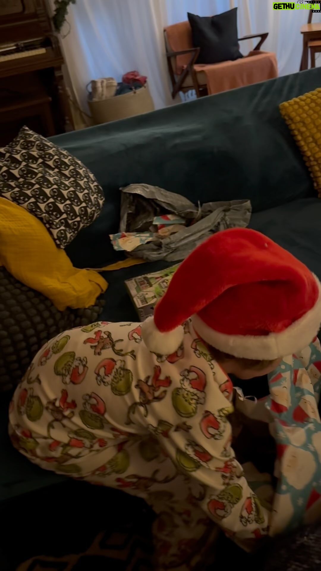 Tim Heidecker - 2.6K Likes - A simply wonderful Christmas morning full of toys (junk)
