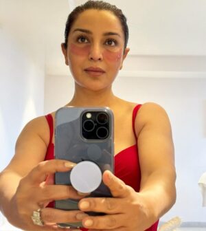 Tisca Chopra Instagram - 2023 was quite a year, so rushed as to be almost a blur .. 
In all the hectic-ness my skin care and workouts went out the window. 
All that is going to change in 2024.. I plan to make time each month to take in a few skincare treatments and try new products to help my skin glow up (will share deets on where and what as I go along. Just keep checking my stories) 
So first off, I am a huge fan and of juicing .. will share my favs in the coming days. Detox massages and steam are also right up there for putting body and soul together .. 
Tell me if you’d like to know about anything in particular on skincare in the comments .. 

📸 @theevashishtlifeee 
#everydayslay