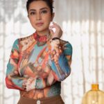 Tisca Chopra Instagram - The only reason a woman should look down is to show off that eyeshadow 📸 @adimendiratta #everydayslay