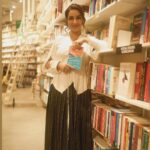 Tisca Chopra Instagram – Welcome to Paradise has the characteristic keen observation, satiric wit and delicious darkness that one has come to expect from @twinklerkhanna .. but this book is far more more adventurous and certainly more subversive .. a must read! 
I was honoured to attend a packed @tweakindia book club session last evening .. where the loveliest Twinkle and I chatted about her writing process .. (more on that later) 
Some images are from the mad traffic we found on the way to @crosswordbookstores .. 

#everydayslay 
#tweakindiabookclub
#welcometoparadise Crossword
