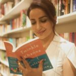 Tisca Chopra Instagram – Welcome to Paradise has the characteristic keen observation, satiric wit and delicious darkness that one has come to expect from @twinklerkhanna .. but this book is far more more adventurous and certainly more subversive .. a must read! 
I was honoured to attend a packed @tweakindia book club session last evening .. where the loveliest Twinkle and I chatted about her writing process .. (more on that later) 
Some images are from the mad traffic we found on the way to @crosswordbookstores .. 

#everydayslay 
#tweakindiabookclub
#welcometoparadise Crossword