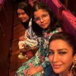 Tisca Chopra Instagram – Voulez-vous? 
Beaucoup, oui !! 

You had to be there to feel the electric energy, the whole auditorium was on their feet, dancing and clapping @abba songs at the #MamaMia premiere 
(check stories for videos) 
I had seen #MamaMia on Broadway but it was another level of fun to watch it with the little Ms and her bestie 
And of course my dad .. who was seeing it for the first time ♥️
#NitaAmbani ma’am you gave us @nmacc.india and have brought such joie de vivre to the Mumbai cultural scene .. a giant thank you to you and your team!! 

Styled by @stylemuze 
👗 @vidhiwadhwani_label 
👜 @okhtein 
👡 @gianvitorossi 

#mamamia #nmacc #music #abba #dancingqueen #art #culture #show #mumbai Nita Mukesh Ambani Cultural Centre