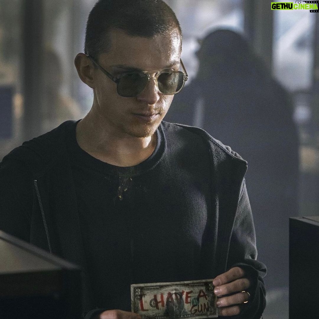 Tom Holland Instagram - THIS IS A ROBBERY! #cherry