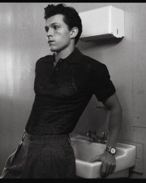Tom Holland Instagram - Okay @esquire I see you. Swipe for pure glam!
