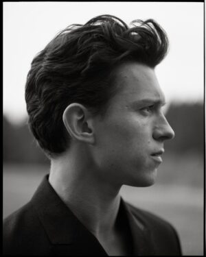 Tom Holland Instagram - Okay @esquire I see you. Swipe for pure glam!
