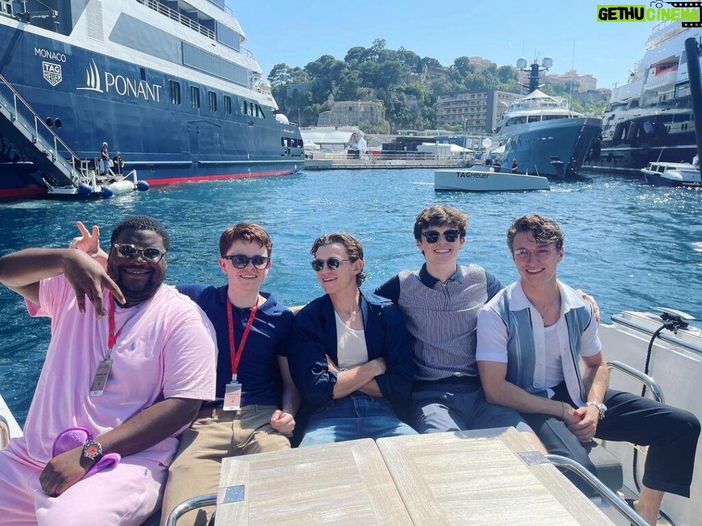 Tom Holland Instagram - Nothing better than sharing weekends like this with your family. Love you lads ❤ thanks @tagheuer for having us. See you next year 👀