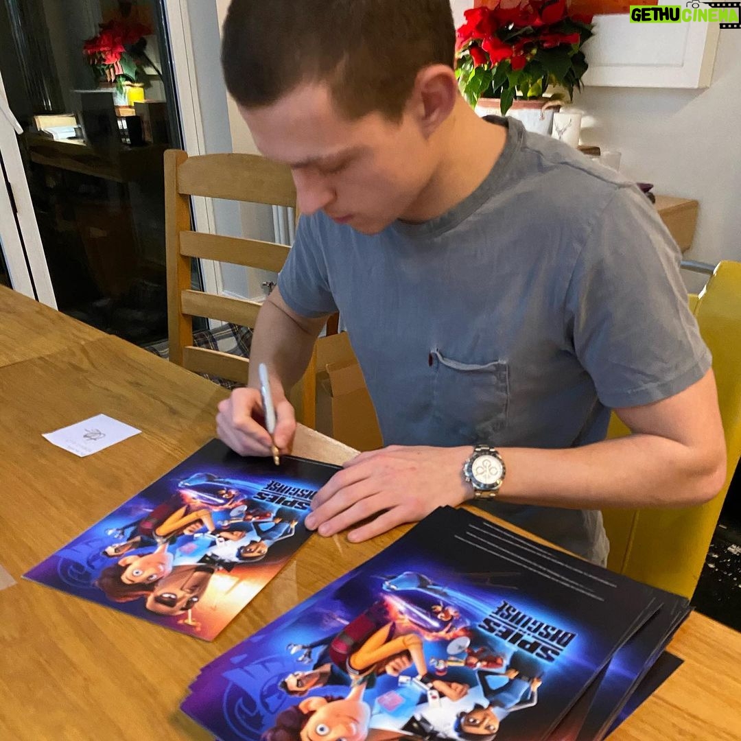 Tom Holland Instagram - Getting ready for our @thebrotherstrust event tomorrow. Who saw @spiesindisguise yesterday!