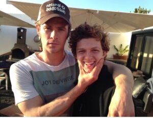 Tom Holland Instagram - Happy birthday you absolute legend. #heartofthesea #skinnydays
