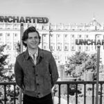 Tom Holland Instagram - Una foto sincera de mi mirando a Antonio Banderas. @unchartedmovie