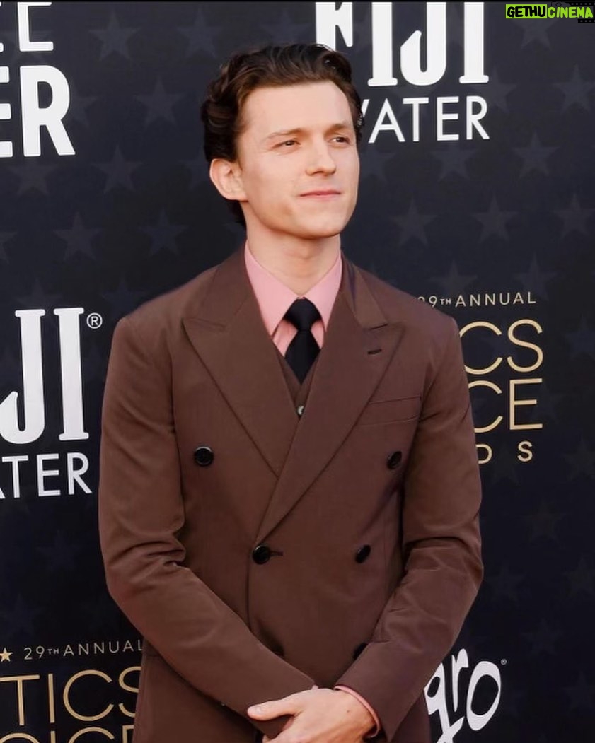 Tom Holland Instagram - Thank you to the @criticschoice for having me. What a night and congratulations to all the winners 🙌🏻