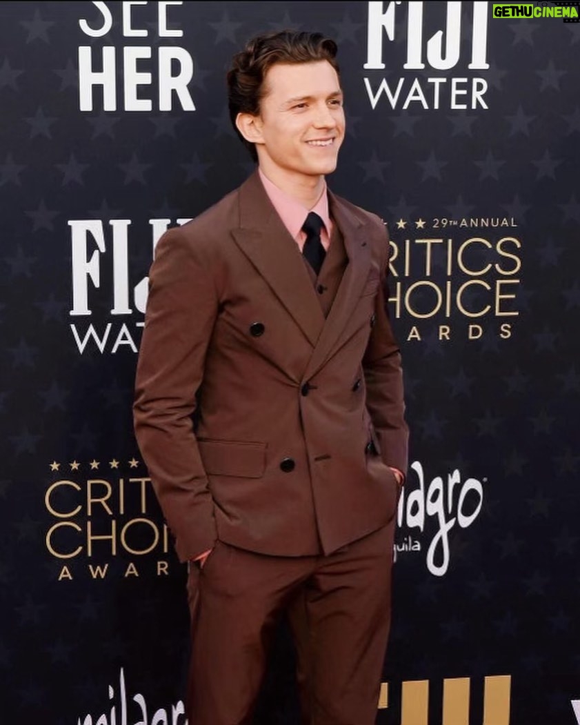Tom Holland Instagram - Thank you to the @criticschoice for having me. What a night and congratulations to all the winners 🙌🏻