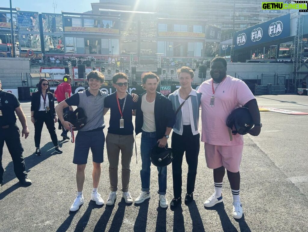 Tom Holland Instagram - Nothing better than sharing weekends like this with your family. Love you lads ❤ thanks @tagheuer for having us. See you next year 👀