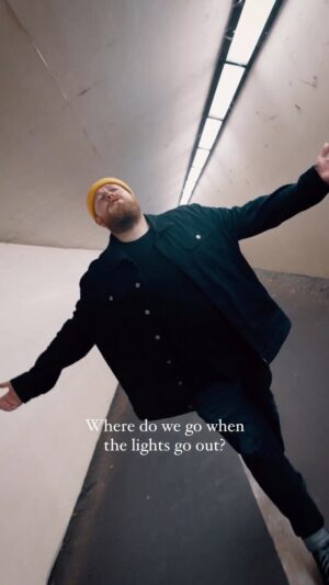 Tom Walker Instagram - 10 DAYSSS TILL BURN DROPS and you can run it up 🔥 

#singersongwriter #newmusic #burn #presave
