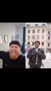 Tom Walker Instagram - He’s gonna have me out of a job. It’s not every day you get out sung on your own song 😂 this is class! @victorray