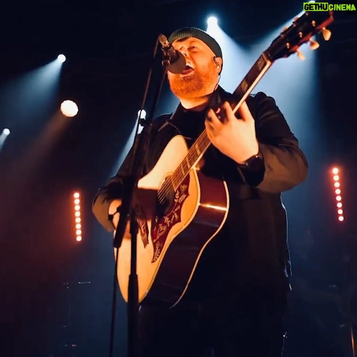 Tom Walker Instagram - Having such an epic time on tour, feels so good to be back on stage. Here's a couple of clips and random bits from along the way 😘