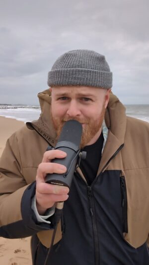 Tom Walker Instagram - Loving life on tour! But the weather hasn't really been on side. So another day of "songs in a ski coat" live from Bournemouth beach 😂
