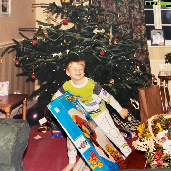 Tom Walker Instagram - Merry Christmas everyone!!!! Hope you’re all having a wonderful day with family, friends and loved ones! Here’s a couple of my favourite pics of me and my family enjoying Christmas over the years. Happy holidays!!! 😘😘