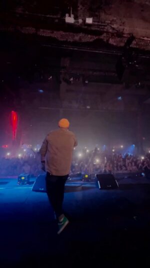 Tom Walker Instagram - Absolute madness, thanks @hybridmindsdnb for having me
@whp_mcr crowd really blew my mind 🤯
