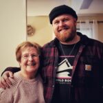 Tom Walker Instagram - Ayyyy got your phone! 📲 Just wanted to say HAPPY BIRHDAY BAZ!!!🕺🏻 A crackin’ selection from the roll of recent times. Aging like fine wine lad, here’s to the future. Keep being you ya legend! Toby 🍻🍻