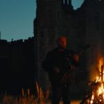 Tom Walker Instagram - Does anyone fancy an acoustic performance of Burn?🔥 Brought out the guitar and flames for this one Go check it out (link in bio)