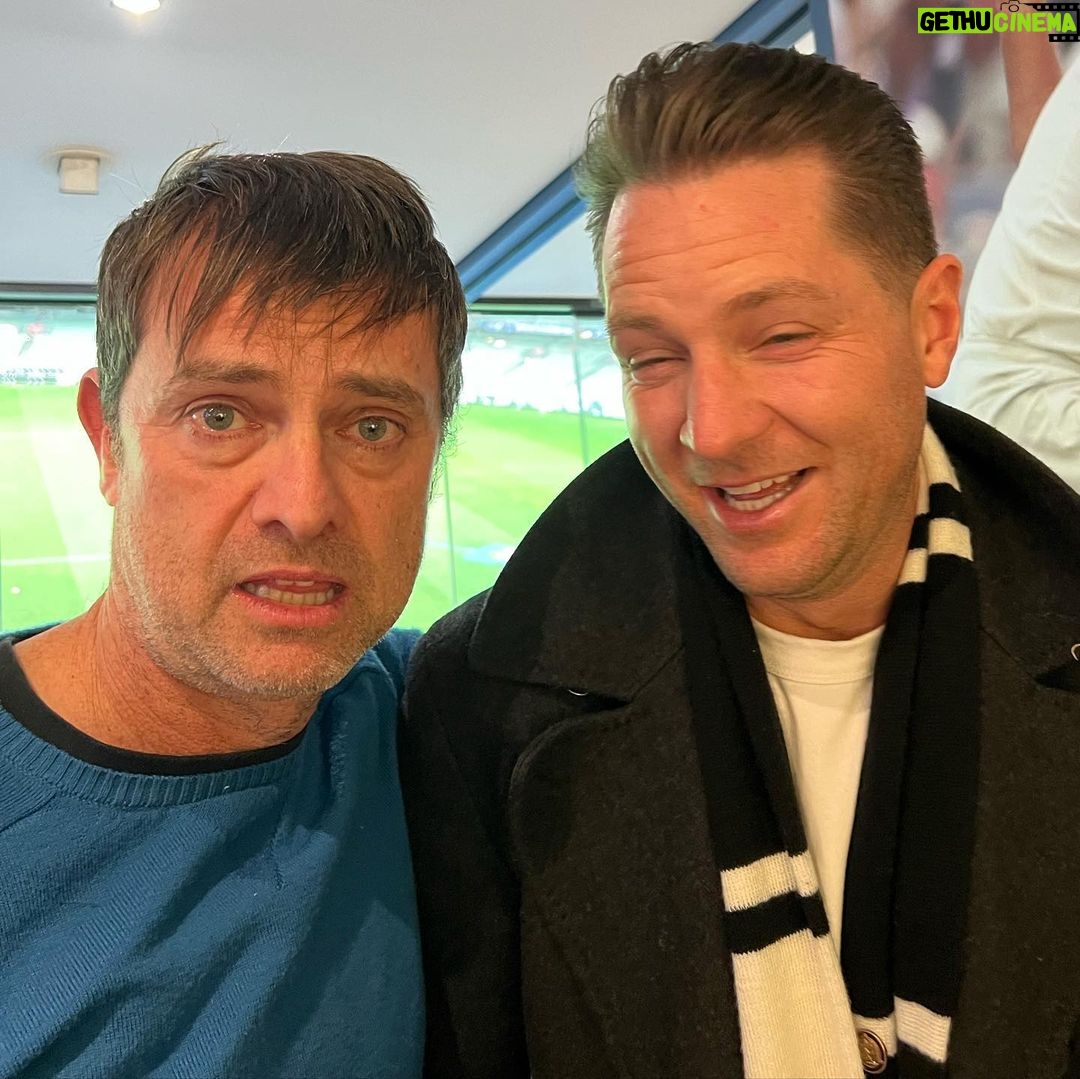 Tommy Little Instagram - A @collingwood_fc win can have very differing effects on people’s hairstyles. As demonstrated here by @jondarnell and @dalecheesman. Swipe for Jonny doppelgänger. @foxfooty