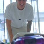 Toni Kroos Instagram - A real meeting with the future! #VisitDubai #DubaiForReal @realmadrid