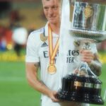Toni Kroos Instagram - 𝐖𝐡𝐚𝐭 𝐚 𝐦𝐨𝐦𝐞𝐧𝐭, 𝐰𝐡𝐚𝐭 𝐚 𝐧𝐢𝐠𝐡𝐭! 🏆🤩 #CAMPEONESCOPA ____ 🔗 #Sports360 Estadio Olímpico de La Cartuja