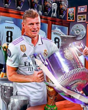 Toni Kroos Instagram - 🏆 CAREER GOALS!
♾️ Qué le gusta coleccionar a @Toni.Kr8s...
#CampeonesCopa