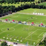 Toni Kroos Instagram - Die Coaching Season 23 ist eröffnet 🙏 Bei den Camps und Days der Toni Kroos Academy wirst du von uns ausgewählten und ausgebildeten Coaches trainiert. Verbessere Dein Spiel durch intensives Trainingsprogramm für unterschiedliche Alters- und Leistungslevel. Trainingserfolge und Spaß garantiert! 🎉⚽️ Kommt die Toni Kroos Academy auch in deine Stadt? 👀 Schau jetzt vorbei unter http://www.tonikroos-academy.com #tonikroosacademy #camp #fussballcamp #fussballtraining #frankfurt #köln #rostock #waren