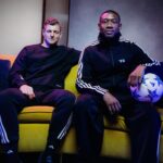 Toni Kroos Instagram - Willkommen in der @theiconleague, @davidalaba. 👋🏽🤝🏽⚽️ 𝘢𝘣𝘦𝘳 𝘸𝘢𝘳𝘵𝘦, 𝘸𝘦𝘯 𝘳𝘶𝘧𝘴𝘵 𝘥𝘶 𝘥𝘢 𝘢𝘯? 👀📱 #StayTuned 😜🤙🏼 Madrid, Spain