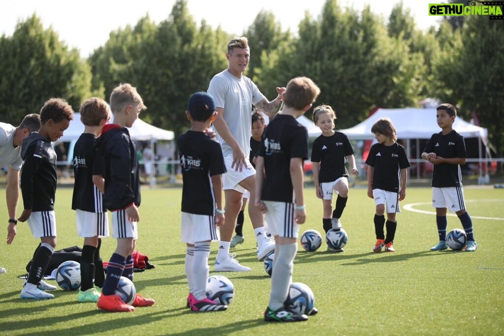 Toni Kroos Instagram - These days @toni.kr8s_academy-camps are always special. More to come today! 😍