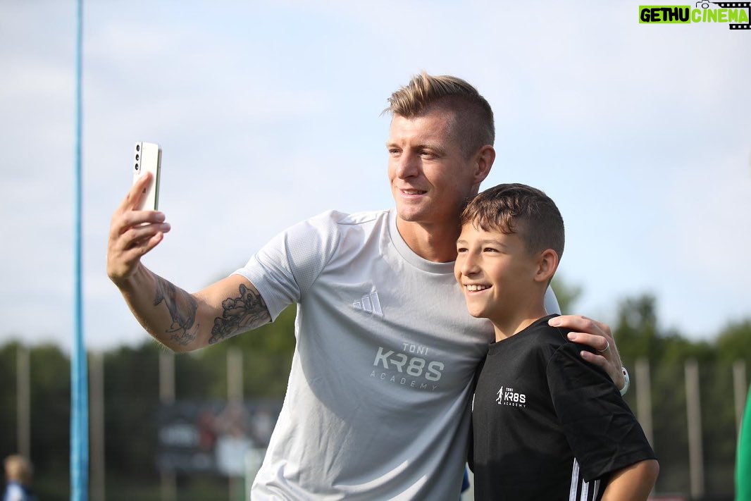 Toni Kroos Instagram - These days @toni.kr8s_academy-camps are always special. More to come today! 😍