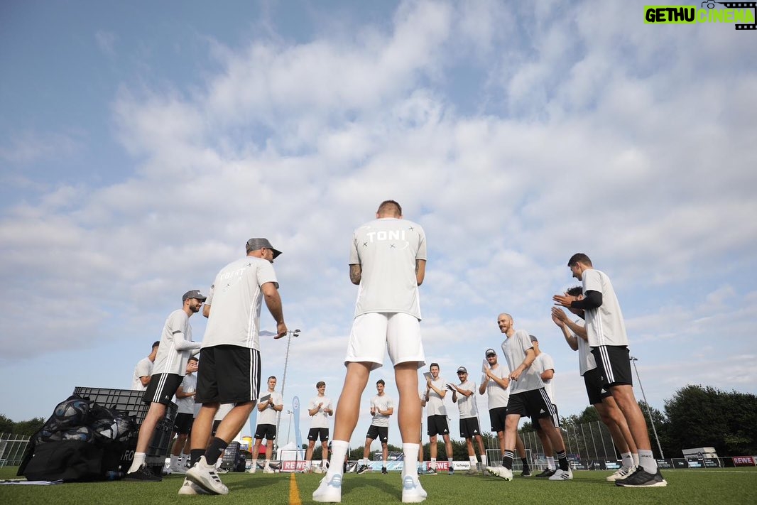 Toni Kroos Instagram - These days @toni.kr8s_academy-camps are always special. More to come today! 😍