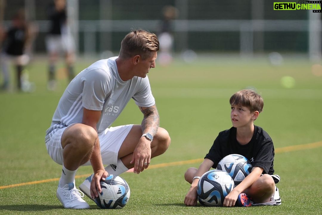 Toni Kroos Instagram - These days @toni.kr8s_academy-camps are always special. More to come today! 😍