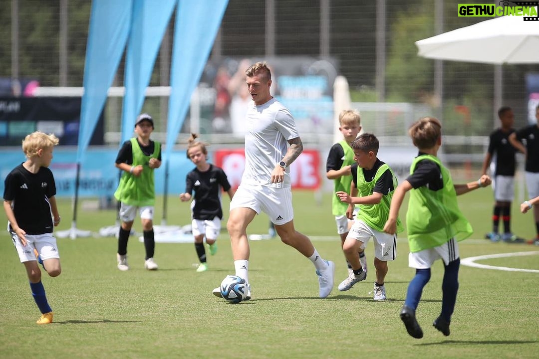Toni Kroos Instagram - These days @toni.kr8s_academy-camps are always special. More to come today! 😍