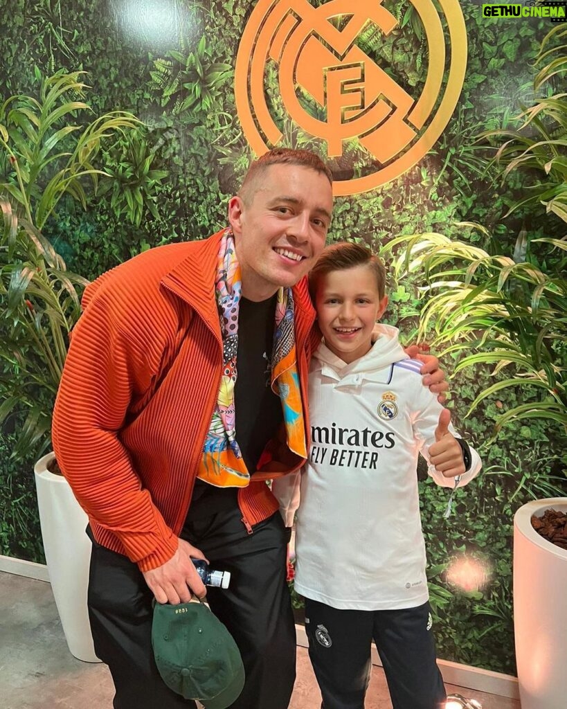 Toni Kroos Instagram - Special night - special guest! Thanks for coming to Madrid on your day off @dermotkennedy. top guy and incredible artist.