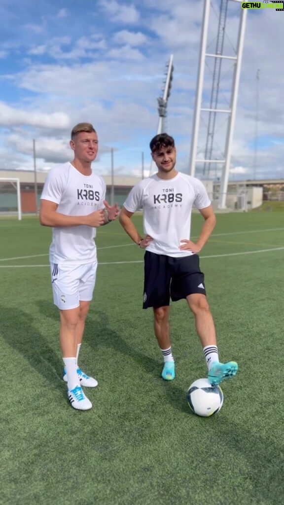 Toni Kroos Instagram - Last call for the #FirstTouchChallenge @toni.kr8s_academy with special guest @eliasn97! Keep uploading YOUR videos! 📲