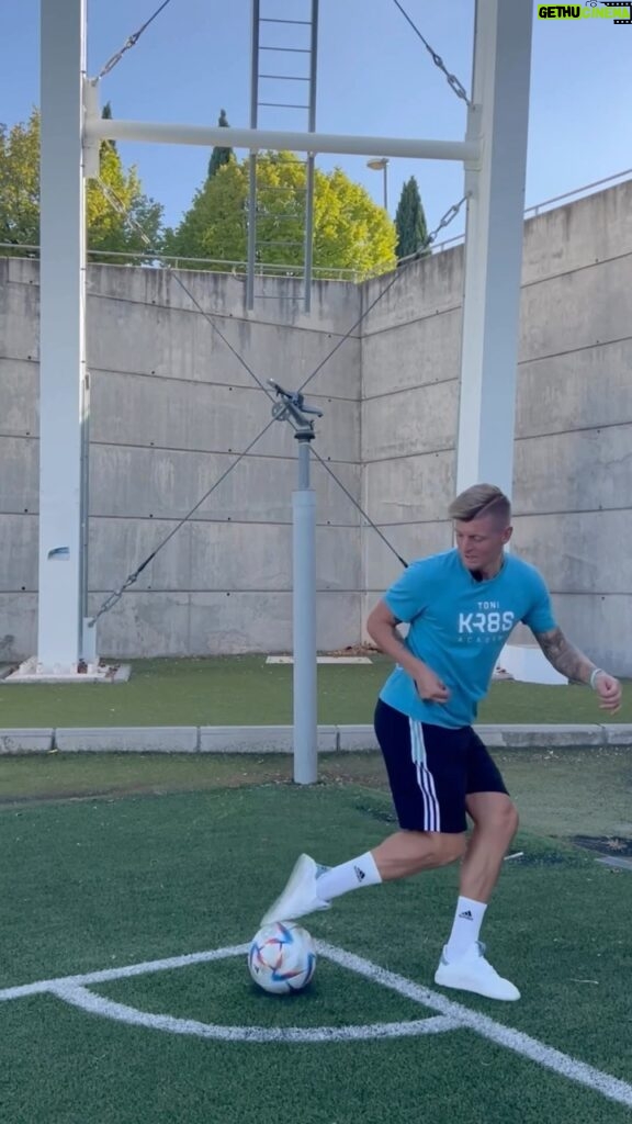 Toni Kroos Instagram - #FirstTouchChallenge is still 🔛 ➡️ @toni.kr8s_academy 👀📲 Still the chance to win great prices.