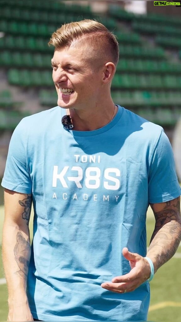 Toni Kroos Instagram - Had some fun to shot the new chapter - The Art Of Lobbing! Now online and available for all of you @toni.kr8s_academy- App! Have fun!