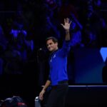 Toni Kroos Instagram - ,,Toni und Felix nehmen Abschied'' heißt die neue Folge von EINFACH MAL LUPPEN und ist jetzt bei Apple und Spotify zu hören! Es geht um Weltrekorde, Trainings mit der zweiten Mannschaft, Roger Federer, Claudio Pizarro und die Schulter (oder doch Arm?) von Mama Kroos. Achja, nebenher wird noch das zeitgleich zur Aufnahme stattfindende Spiel D-ENG kommentiert und natürlich der kommende Weltmeister festgelegt… Viel Spaß ✌🏼