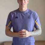 Toni Kroos Instagram - 🌟𝗘𝘀 𝗶𝘀𝘁 𝘄𝗶𝗲𝗱𝗲𝗿 𝘀𝗼 𝘄𝗲𝗶𝘁: 𝗛𝗲𝘂𝘁𝗲 𝗶𝘀𝘁 #𝗚𝗶𝘃𝗶𝗻𝗴𝗧𝘂𝗲𝘀𝗱𝗮𝘆 𝘂𝗻𝗱 @toni.kr8s 𝘃𝗲𝗿𝗱𝗼𝗽𝗽𝗲𝗹𝘁 𝗮𝗹𝗹𝗲 𝗦𝗽𝗲𝗻𝗱𝗲𝗻!🌟 Für jeden, am heutigen Tag gespendeten Euro für die @toni.kr8s_stiftung legt Toni aus eigener Tasche einen Euro obendrauf.🤩 Denn der #GivingTuesday2023 steht ganz im Zeichen des Gebens und sozialen Engagements.🫶 Gemeinsam geben wir zurück und machen uns stark für die Menschen in unserer Mitte, die unsere Hilfe dringend brauchen: Familien mit schwerkranken Kindern, die Lebensfreude und Glücksmomente mehr als verdient haben!💪💞 𝗨𝗻𝗱 𝘀𝗼 𝗵𝗲𝗹𝗳𝘁 𝗶𝗵𝗿 𝗵𝗲𝘂𝘁𝗲 𝗺𝗶𝘁: 👉Spendet einen beliebigen Betrag, und das Doppelte geht in die #tonikroosstiftung ein.✌️ 👉Teilt unsere Aktion in euren sozialen Netzwerken oder erzählt es weiter.😘 👉Den Link zum Spendenformular findet ihr in unseren Stories.💖 Von Herzen vielen lieben Dank an alle, die unsere Stiftung mit so viel Power und Herzblut unterstützen!❤️❤️❤️ #gemeinsamgutestun #lebensfreudeschenken #charity #tonikroos #givingtuesdayde