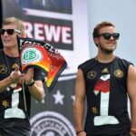 Toni Kroos Instagram - Luppen mit Mario Götze ist jetzt online!!! Wie immer @applepodcasts oder @spotifyde. Hat Spaß gemacht @mariogotze @felixkroos23 @studiobummens 🎙🎙🎙
