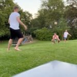 Toni Kroos Instagram - He still got it! Und niemand hatte je in Frage gestellt das @felixkroos23 es noch drauf hat (außer vllt alle Pankow Fans)… In der neuen Folge „Ein Fluss mit K?“ sprechen wir über dieses ⬆️ Meisterwerk von Felix im ERSTEN(!!!???) Versuch - aber auch über seine fehlenden Tennis-Qualitäten. Außerdem wird per Stadt/Land/Fluss live in der Sendung geklärt wer denn jetzt der Schlauere (oder weniger Blöde) ist. Dazu sprechen wir ausführlich über die Academy Camp-Woche und ich hab noch einen Wunsch an La Liga hinterlegt. Zum Ende wird dann noch ein anderer Felix glücklich gemacht. Hört einfach selbst @applepodcasts oder @spotifyde - so, mach weg jetzt @studiobummens!