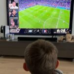 Toni Kroos Instagram - 3 Spiele @luppentv sind Geschichte. Es hat großen Spaß gemacht, mal diese Perspektive einzunehmen! Streiten, diskutieren, mitfiebern und lachen während eines Fußballspiels - so wie Ihr alle zuhause! Nix anderes sollte es sein. Ich hoffe, Ihr habt Euch wohlgefühlt. Danke an unsere Gäste Stefan Reinartz, Roberto Carlos (Gracias), Robbie Williams (Thank you), Andi Brehme, Miro Klose, Mladen Petric, Tim Borowksi und am wichtigsten: Opa! Danke an @magentatv für den Glauben in dieses coole Experiment mit einem neuen Format! Danke an @studiobummens und Florida TV fürs begleiten und produzieren der Show. Wir fühlten uns in den besten Händen. Ja und weils sonst komisch rüberkommt auch danke an @felixkroos23 für… naja überleg ich mir noch. #luppentv