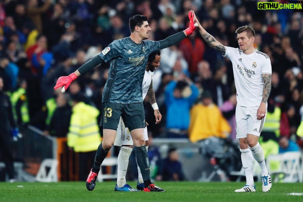Toni Kroos Instagram - Not bad to have the best player and the best keeper of the world in your team… Congrats @karimbenzema and @thibautcourtois! Well deserved! Also congrats to @realmadrid to be the 3rd best team in 2021/2022🤩🤩🤩