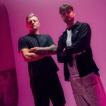 Toni Kroos Instagram - 𝗪𝗵𝗼’𝘀 𝗹𝗼𝗼𝗸𝗶𝗻𝗴 𝗮𝗻𝗱 𝗲𝘅𝗰𝗶𝘁𝗲𝗱 𝗳𝗼𝗿 𝘁𝗵𝗲 𝗻𝗲𝘅𝘁 𝘁𝗲𝗮𝗺 𝗰𝗮𝗽𝘁𝗮𝗶𝗻❓ Markiert 3 Freunde unter dem Post, folgt @toni.kr8s, @eliasn97 und @theiconleague und schreibt uns in die Kommentare, wen ihr euch als Team Kapitän wünscht⁉️ Unter allen Teilnehmer verlosen wir einen Matchworn Schuh von Toni, den er zuletzt beim 5:1 Heimsieg gegen @valenciacf an hatte. 😳🙌 Außerdem verlosen wir ein Meet & Greet mit @eliasn97! Gewinne ein Treffen mit Eli und erfahre, was du schon immer von ihm wissen wolltest. 👀🫵 🗓️ Das Gewinnspiel läuft bis zum 30.11.2023 20 Uhr. Die Gewinner werden ausschließlich von diesem Account (@theiconleague) kontaktiert. 📌 Die Teilnahmebedingungen findet ihr unter dem Link in unserer Bio. Das Gewinnspiel steht in keinem Zusammenhang mit Instagram. Wir wünschen euch viel Erfolg! 🤞