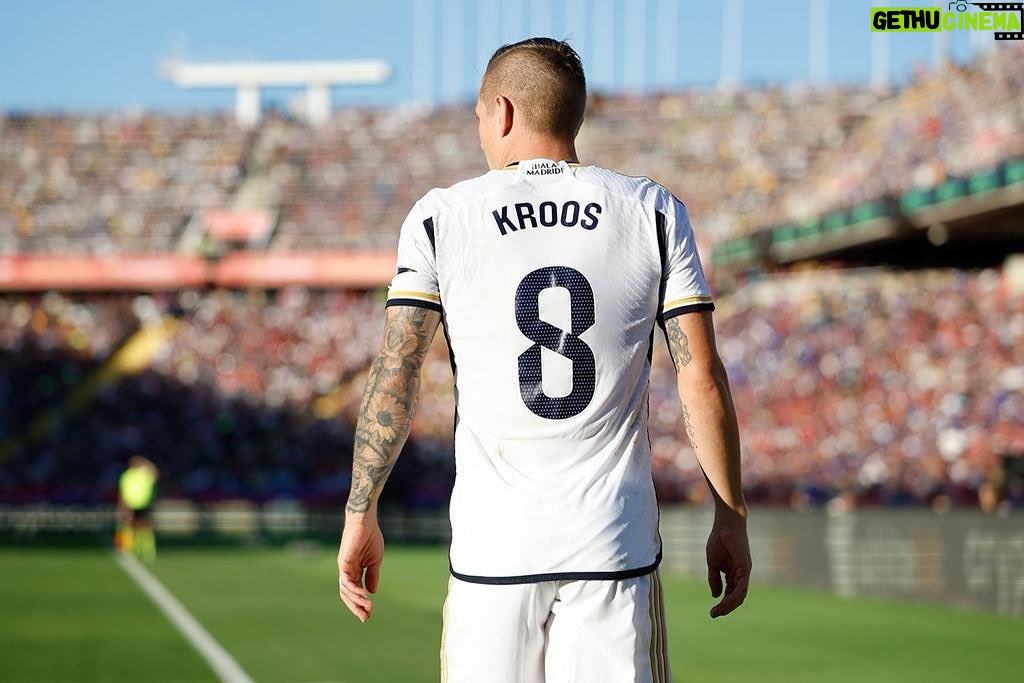 Toni Kroos - 1 Million Likes - Big W!!!