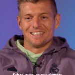 Toni Kroos Instagram - 🗣️ An #ElClásico one on one with Toni! 🎙️ De charla con @Toni.Kr8s... ¡Mejores momentos de #ElClásico! 🚨 FULL INTERVIEW | AL COMPLETO, en #RMPlay. 👉 LINK in BIO