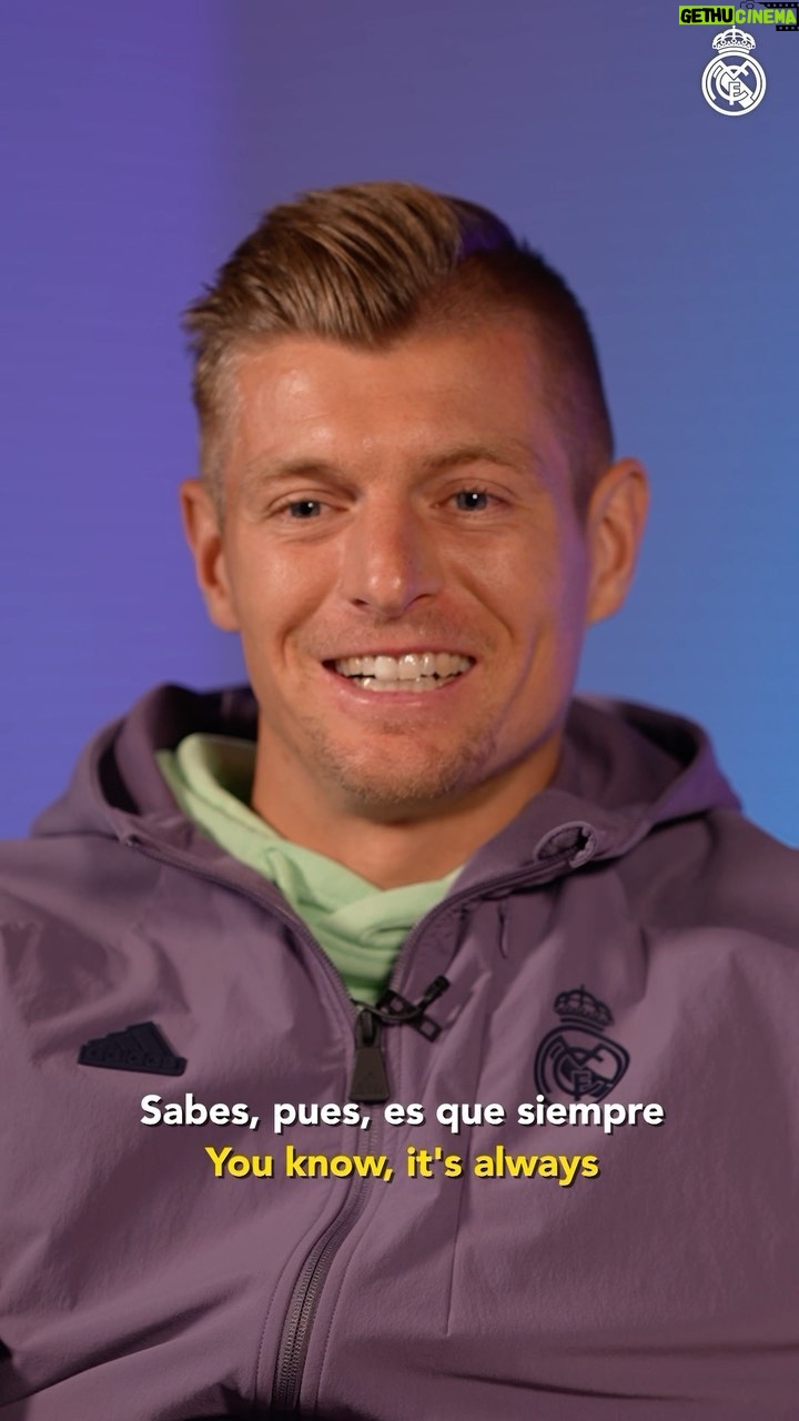 Toni Kroos Instagram - 🗣️ An #ElClásico one on one with Toni! 🎙️ De charla con @Toni.Kr8s... ¡Mejores momentos de #ElClásico! 🚨 FULL INTERVIEW | AL COMPLETO, en #RMPlay. 👉 LINK in BIO